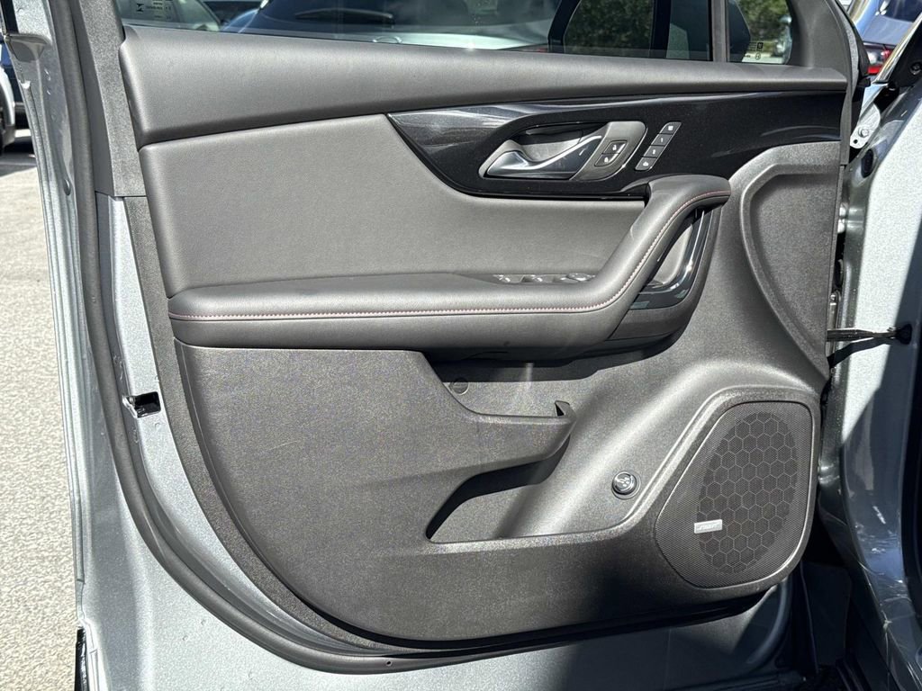 Used 2025 Chevrolet Blazer RS w/ Enhanced Convenience Package image 21
