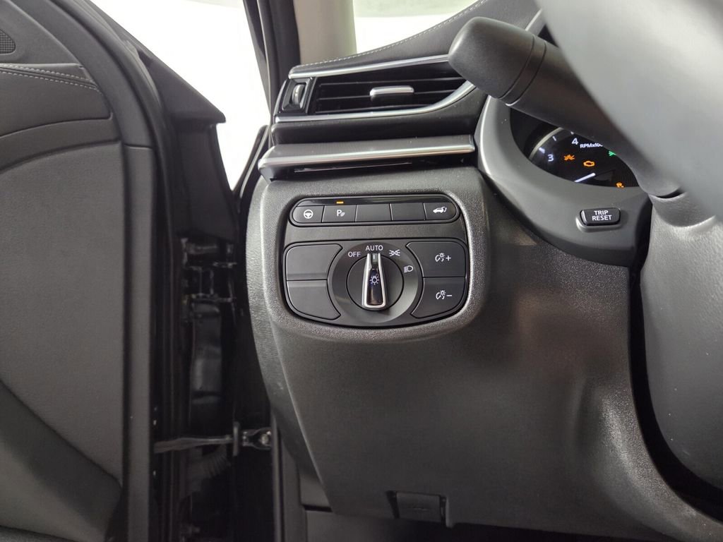 Used 2023 INFINITI QX50 Luxe image 22