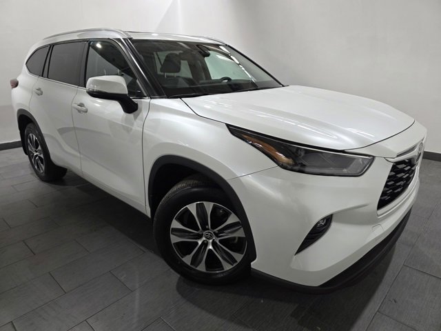 Used 2022 Toyota Highlander XLE image 7