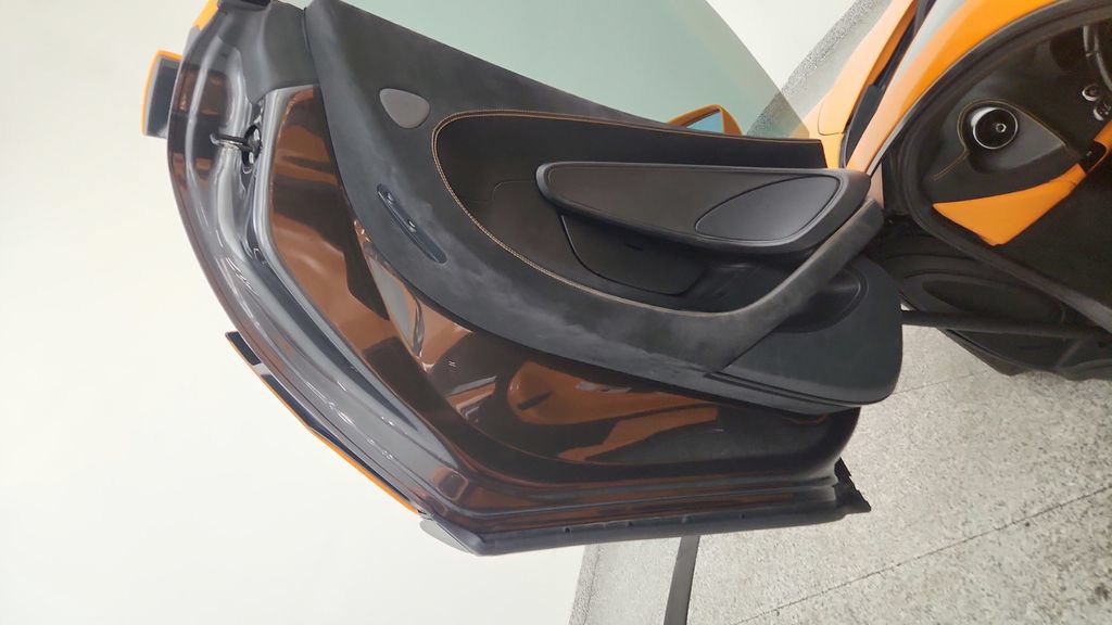 Used 2016 McLaren 570S Coupe RWD image 26