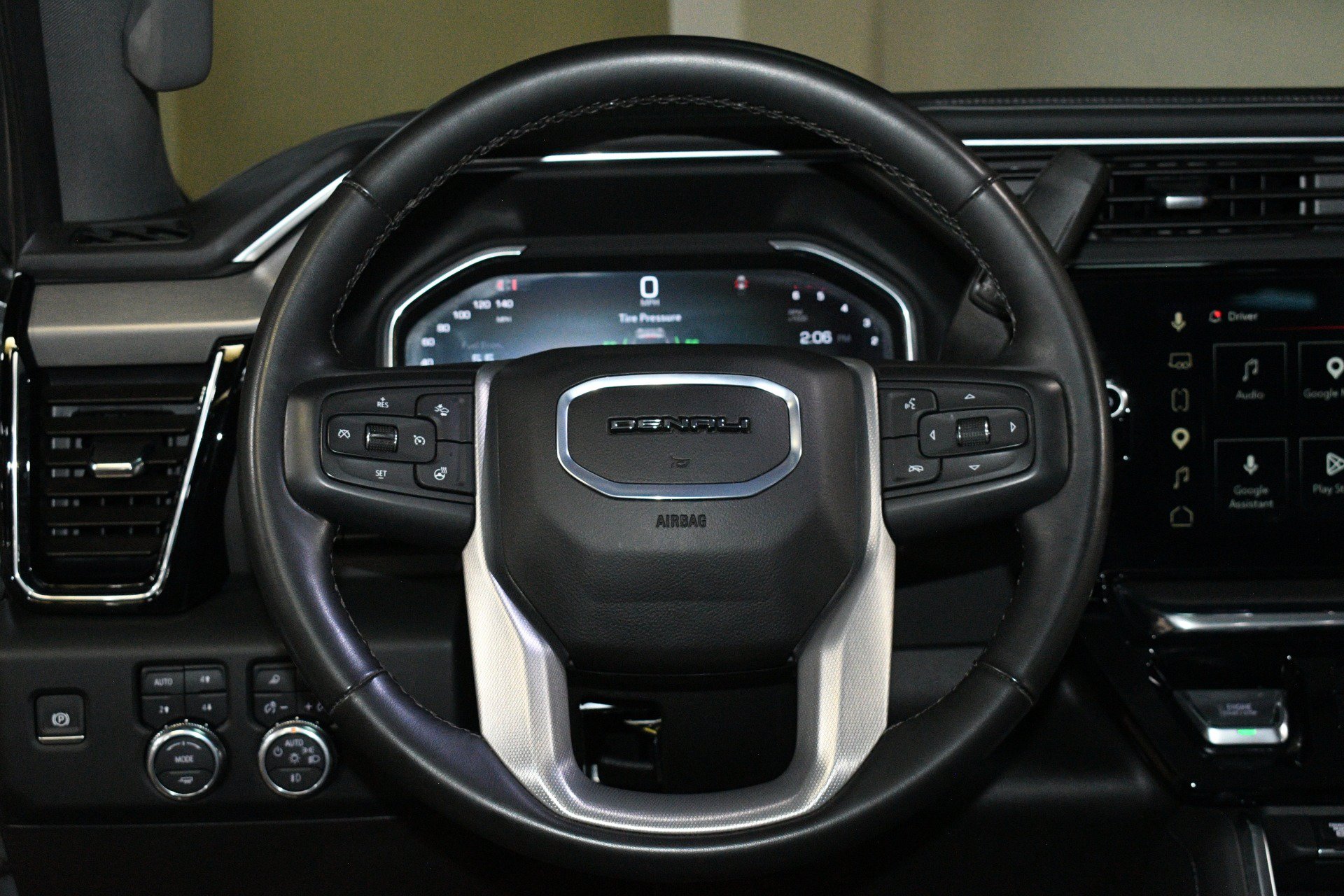 Used 2024 GMC Sierra 2500 Denali w/ Denali Reserve Package AWD/4WD image 23