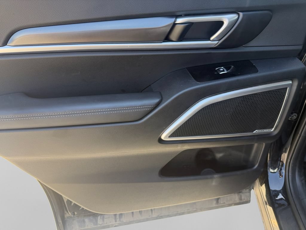 Used 2025 Kia Telluride S FWD image 11