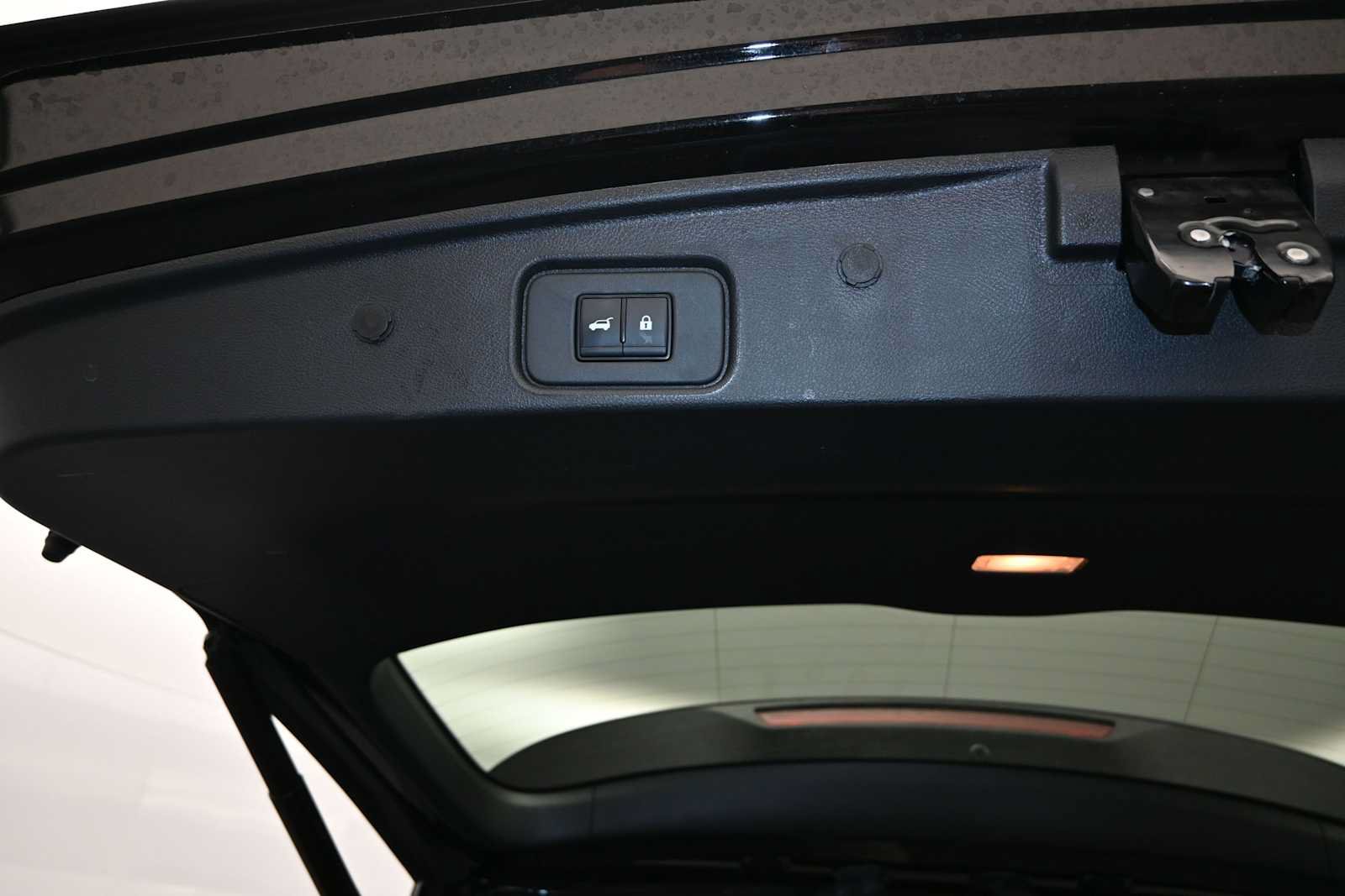 Used 2025 Nissan Pathfinder SV AWD/4WD image 23