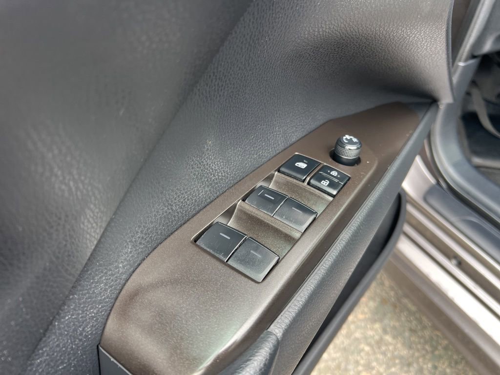 Used 2022 Toyota Camry SE FWD image 11