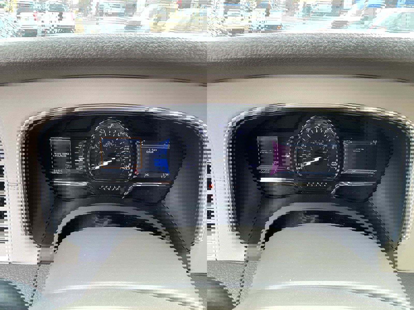 Used 2016 Lincoln Navigator Select image 24