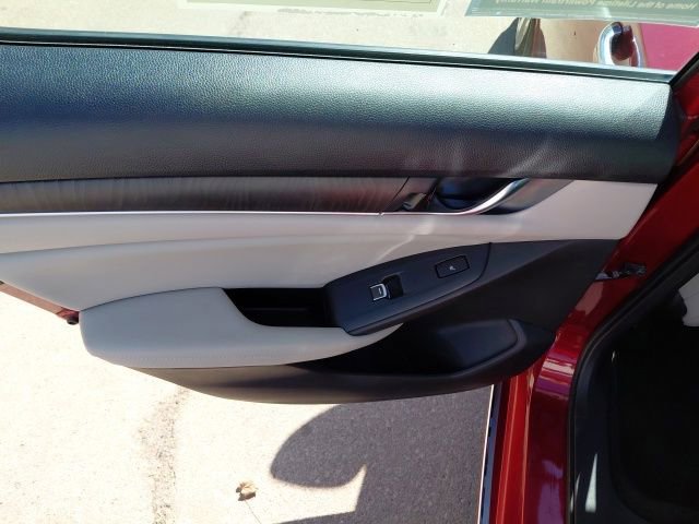 Used 2018 Honda Accord Touring image 32