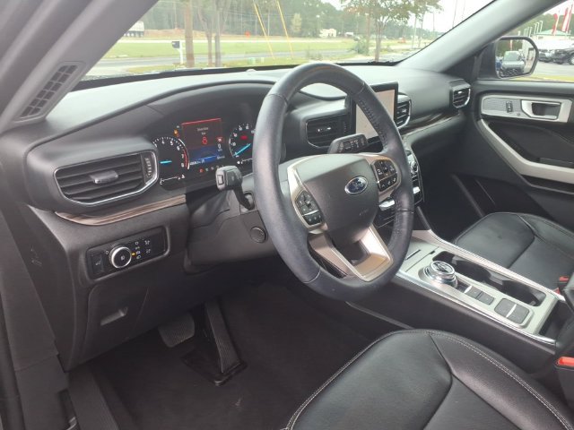 Used 2023 Ford Explorer Limited w/ Equipment Group 301A RWD image 16