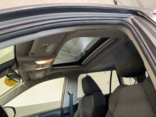 Used 2021 Toyota RAV4 XLE w/ Convenience Package AWD/4WD image 18