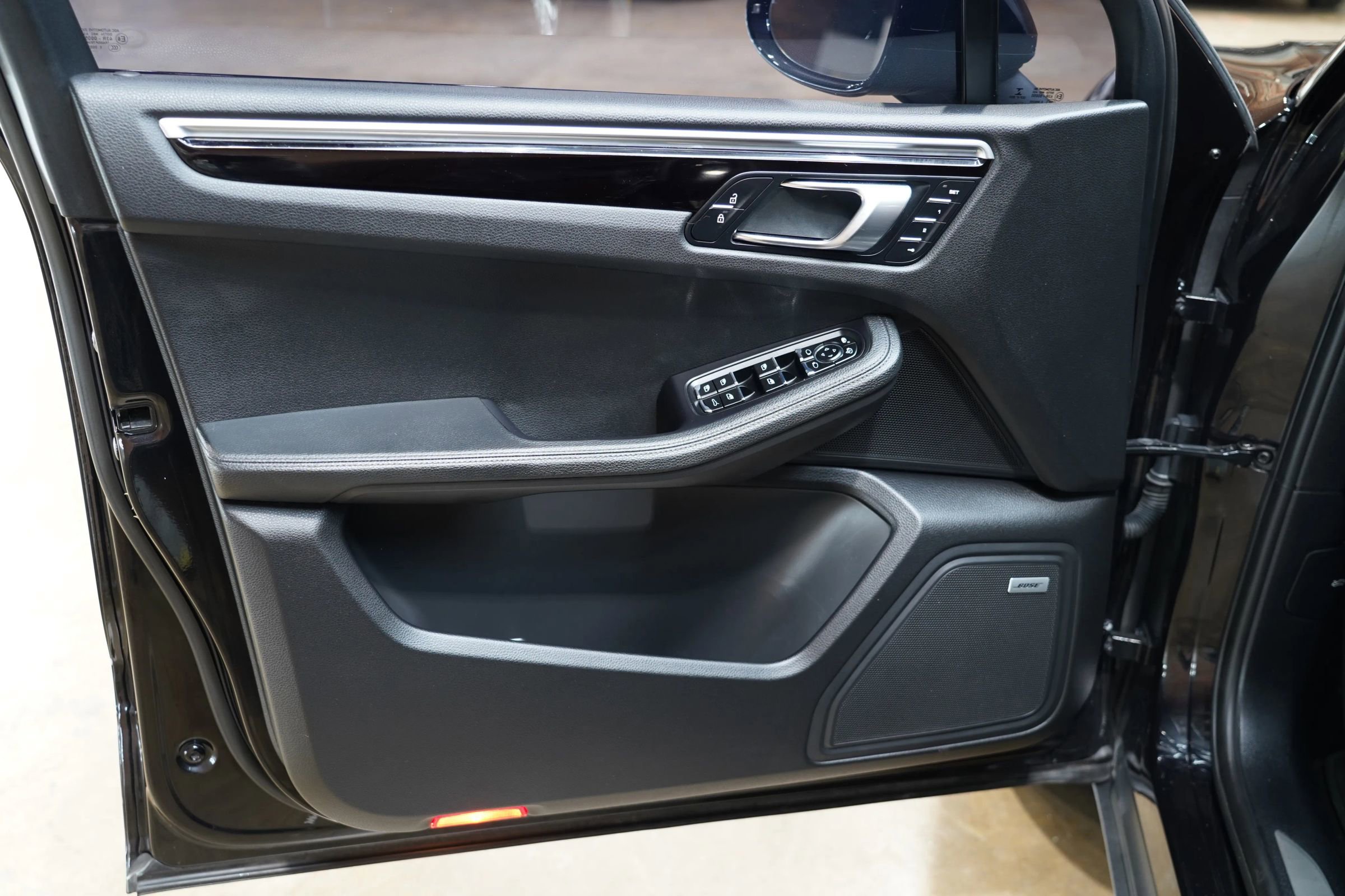 Used 2019 Porsche Macan S image 37