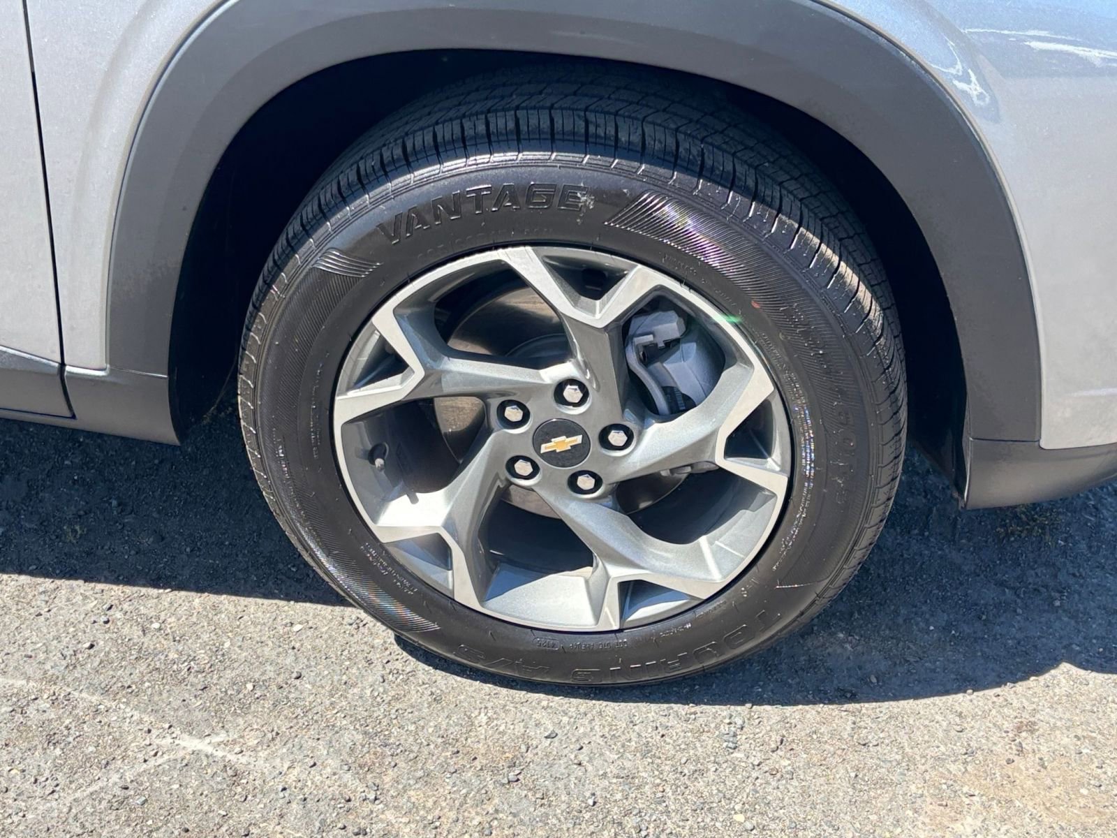 Used 2025 Chevrolet Trax LT FWD image 25