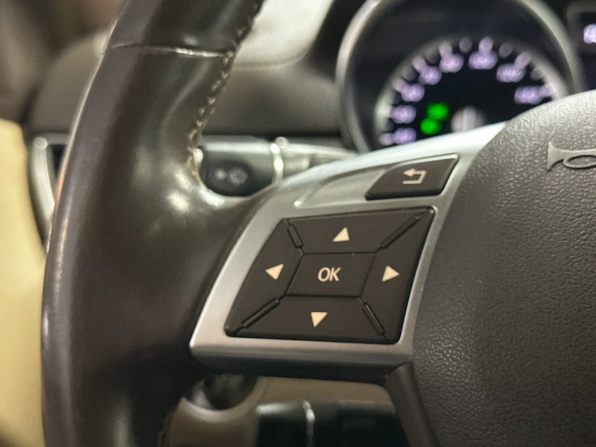 Used 2015 Mercedes-Benz GL 450 4MATIC image 32