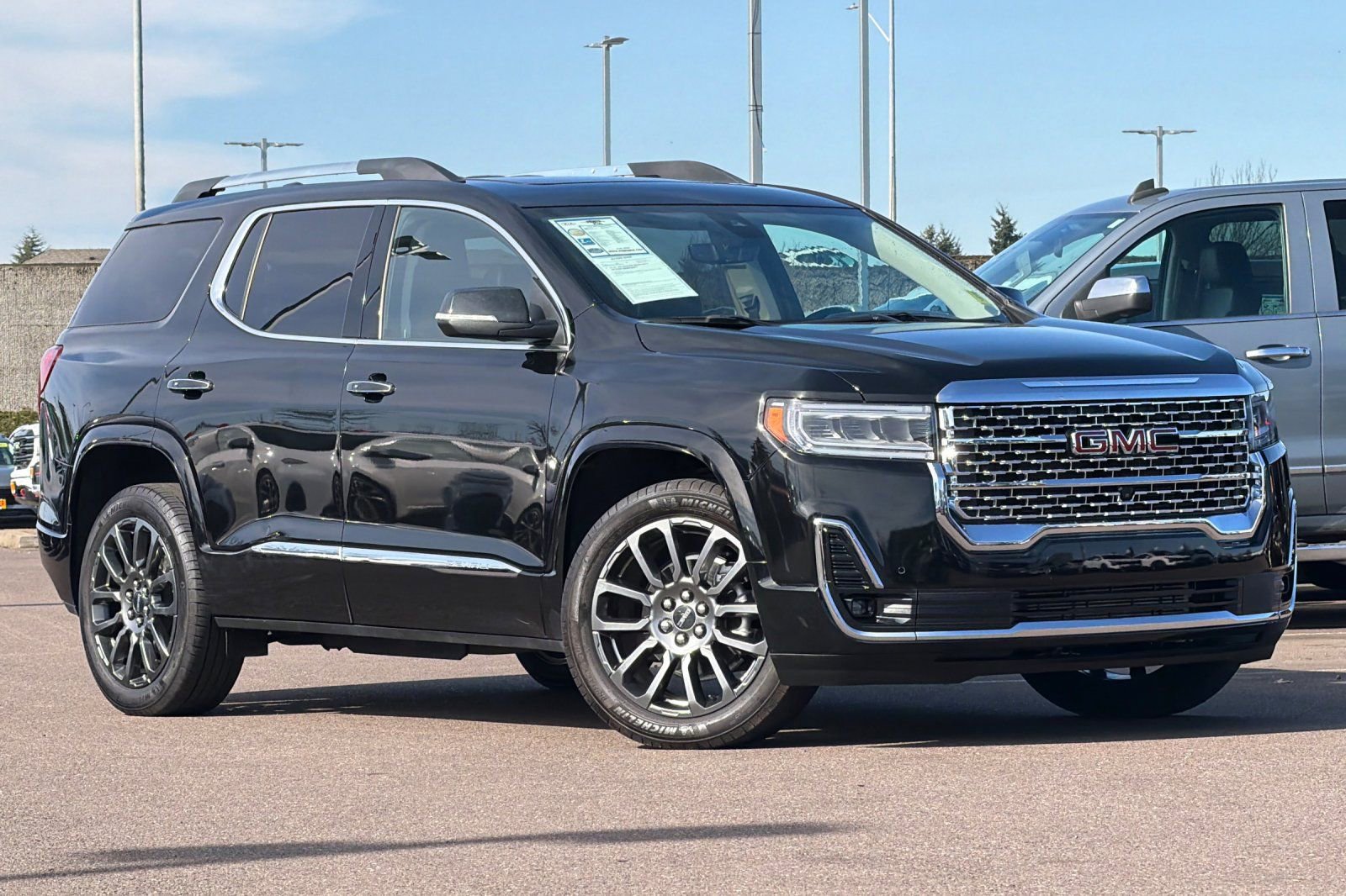 Used 2023 GMC Acadia Denali w/ Black Diamond Edition image 2