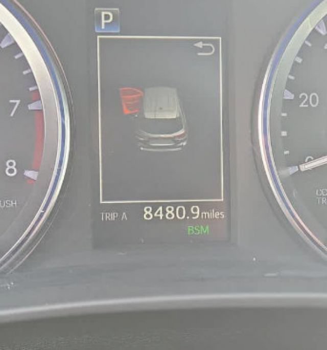 Used 2019 Toyota Highlander XLE AWD/4WD image 2