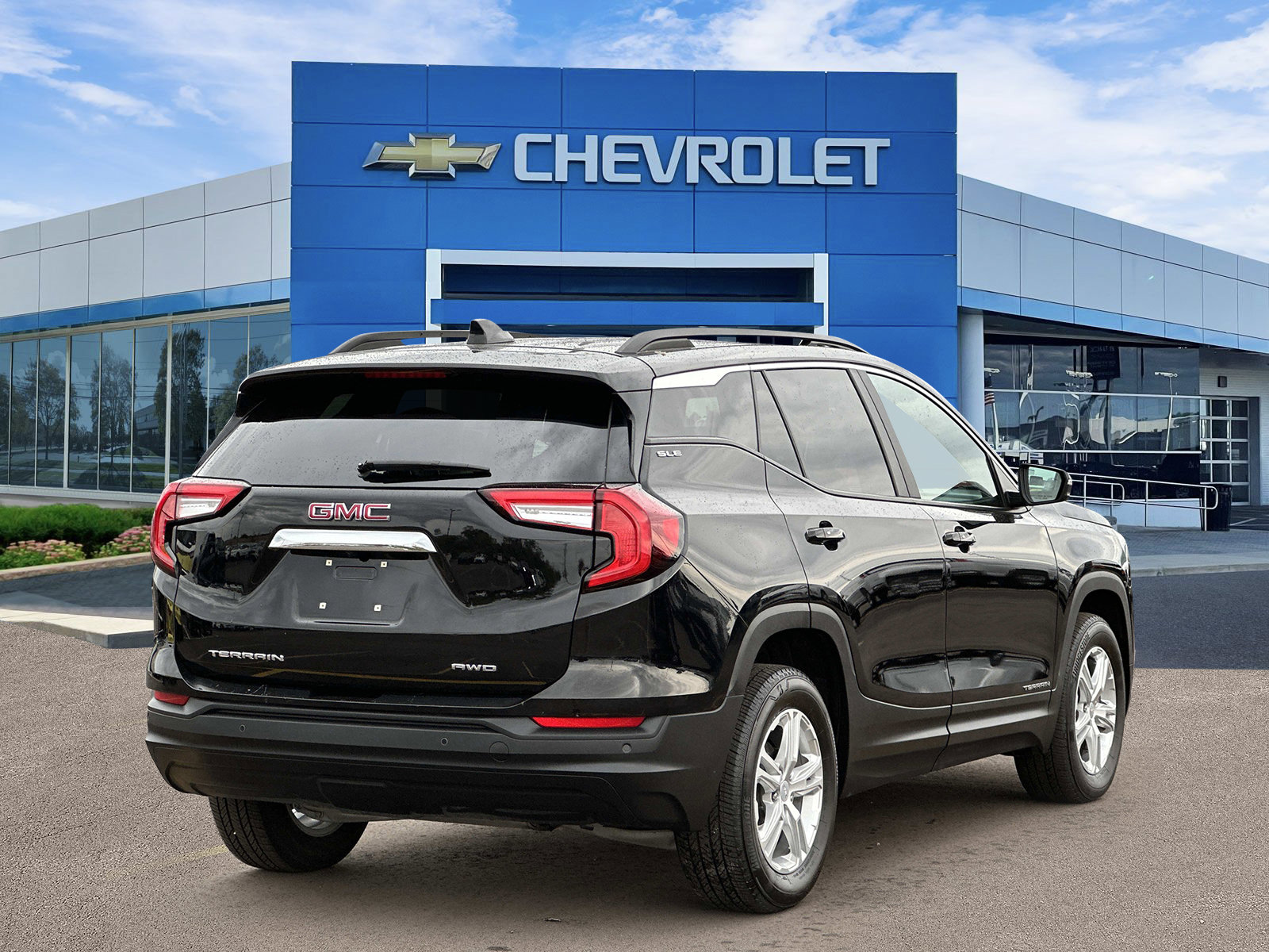 Certified 2024 GMC Terrain SLE w/ Driver Convenience Package AWD/4WD image 3