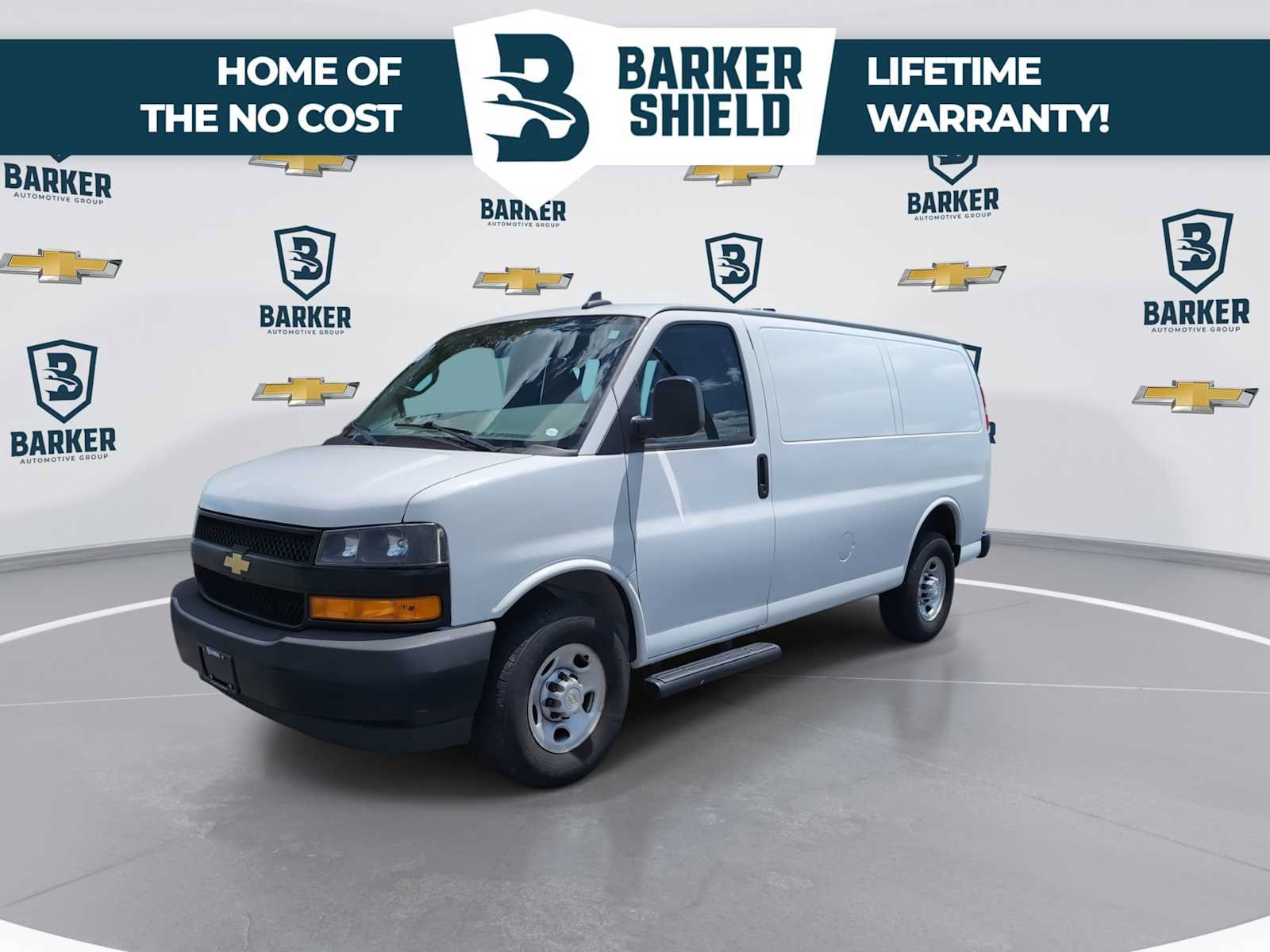 Used 2020 Chevrolet Express 3500 w/ Driver Convenience Package RWD image 4
