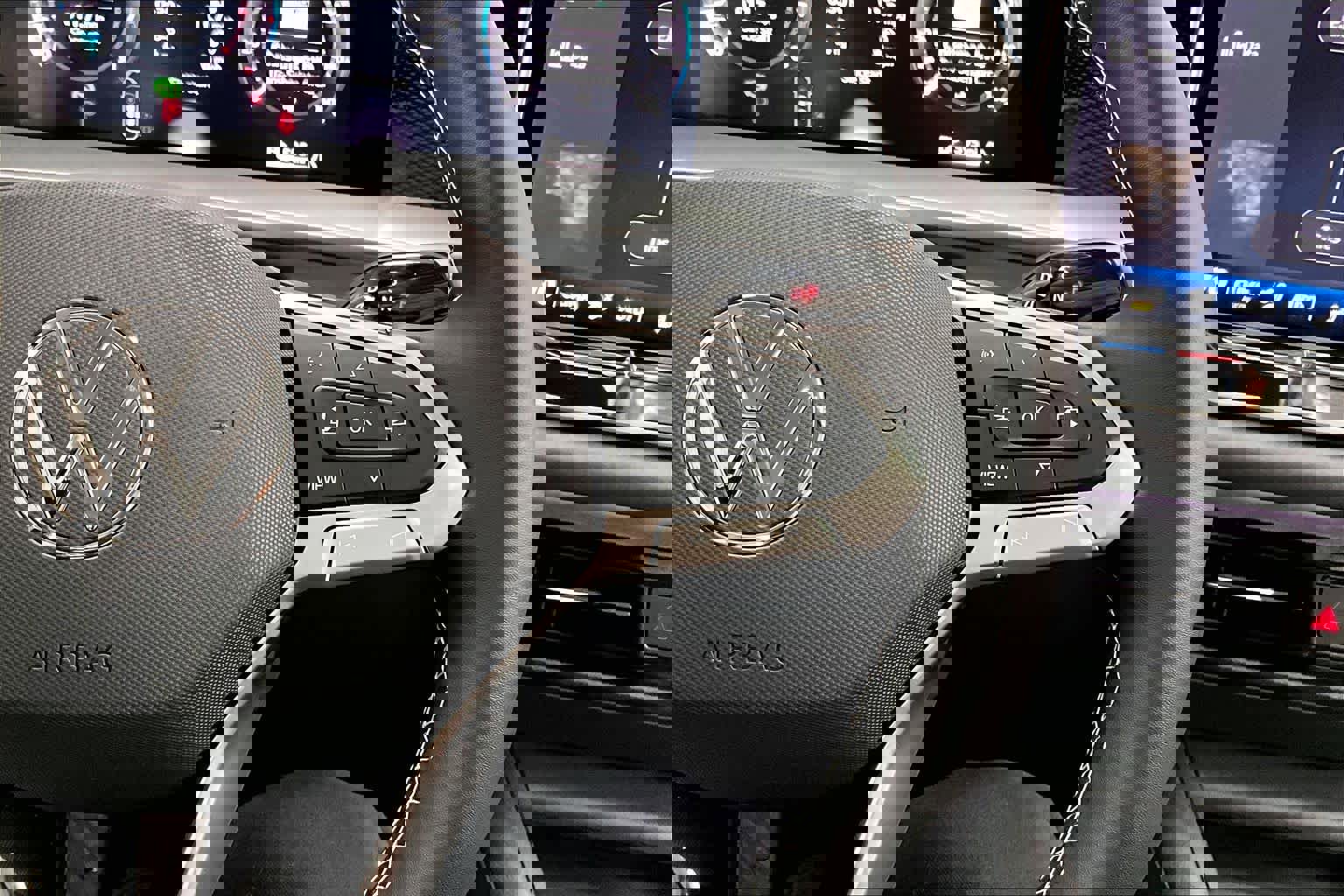 New 2026 Volkswagen Tiguan SE image 18