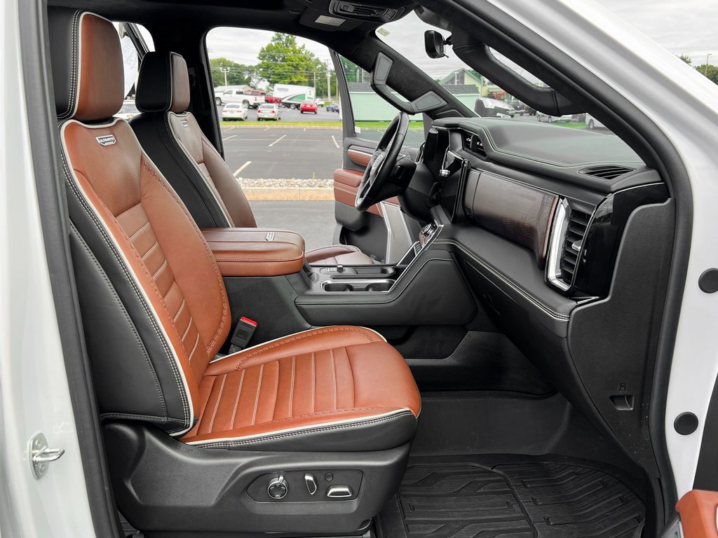 Used 2024 GMC Sierra 3500 Denali Ultimate image 26