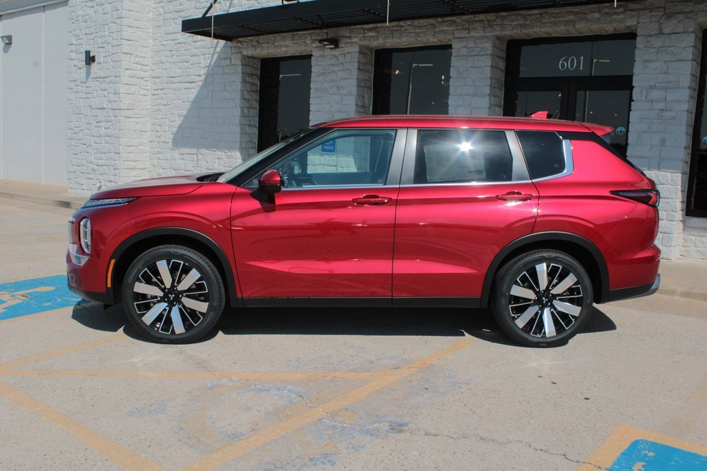New 2025 Mitsubishi Outlander SE image 11