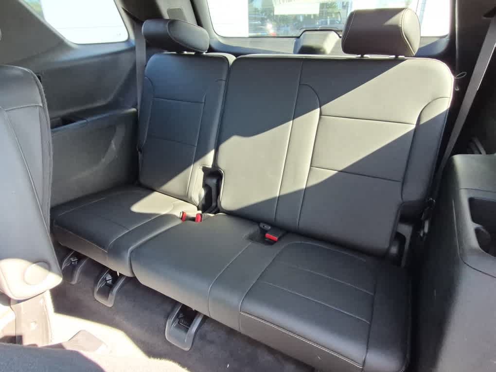 Used 2023 Chevrolet Traverse LT w/ LT Premium Package AWD/4WD image 8