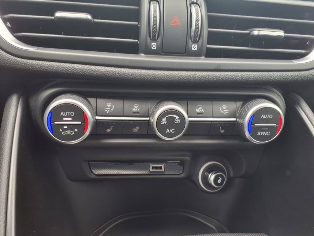 New 2025 Alfa Romeo Giulia w/ Driving Assist Package RWD image 9