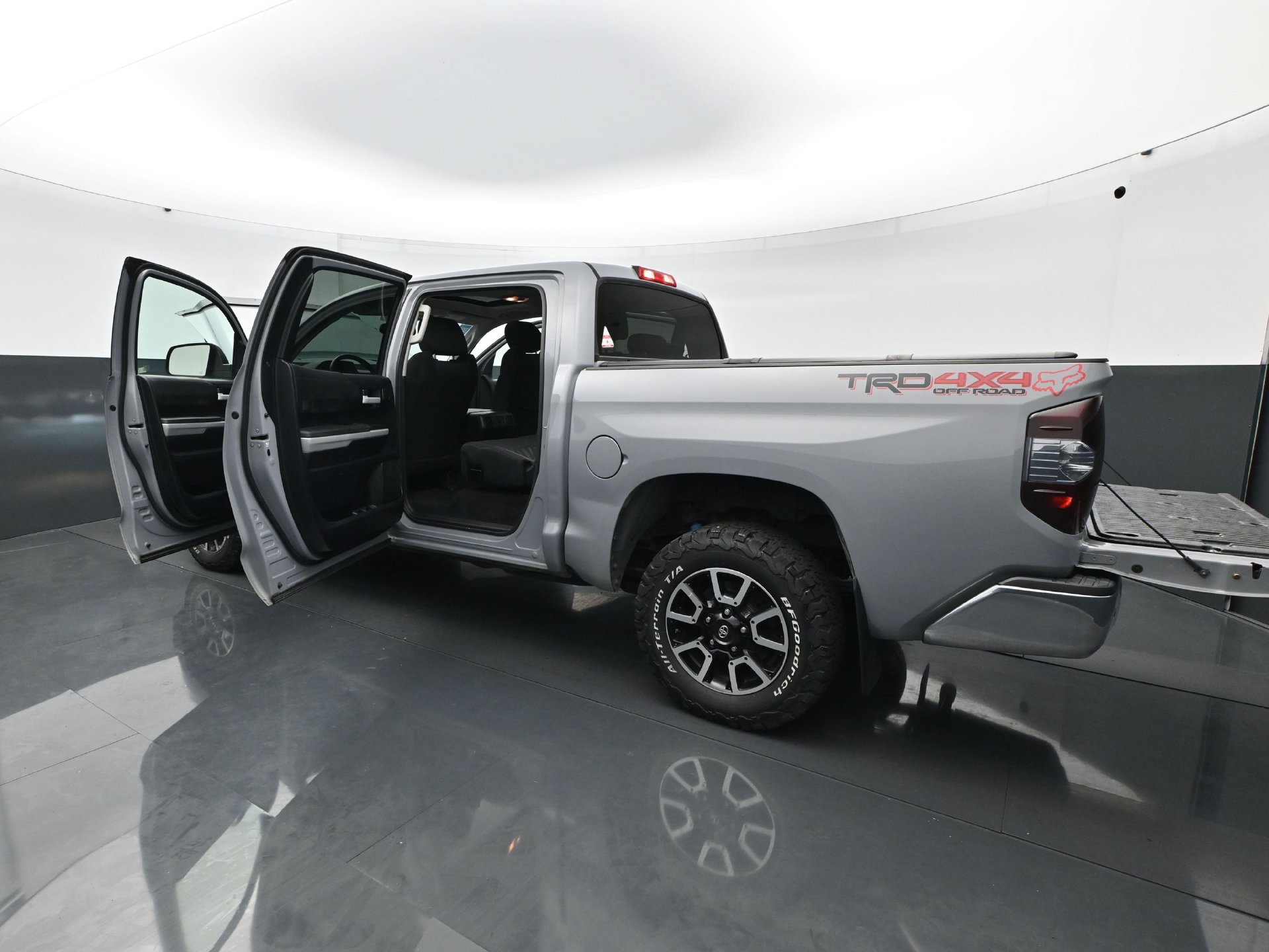 Used 2018 Toyota Tundra SR5 AWD/4WD image 32