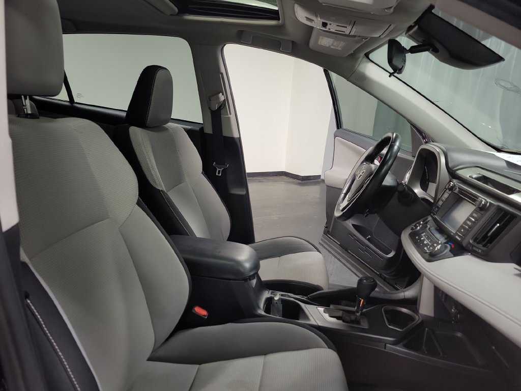 Used 2018 Toyota RAV4 XLE AWD/4WD image 33