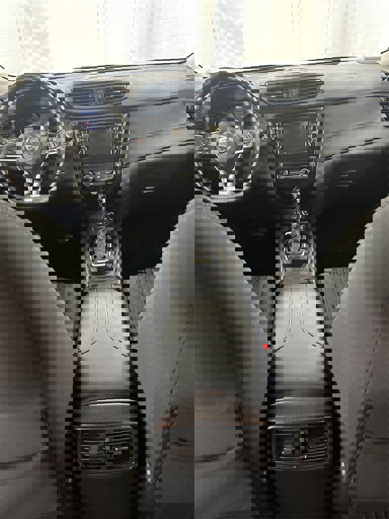 Used 2018 Nissan Rogue SV w/ Sun & Sound Touring Package image 23