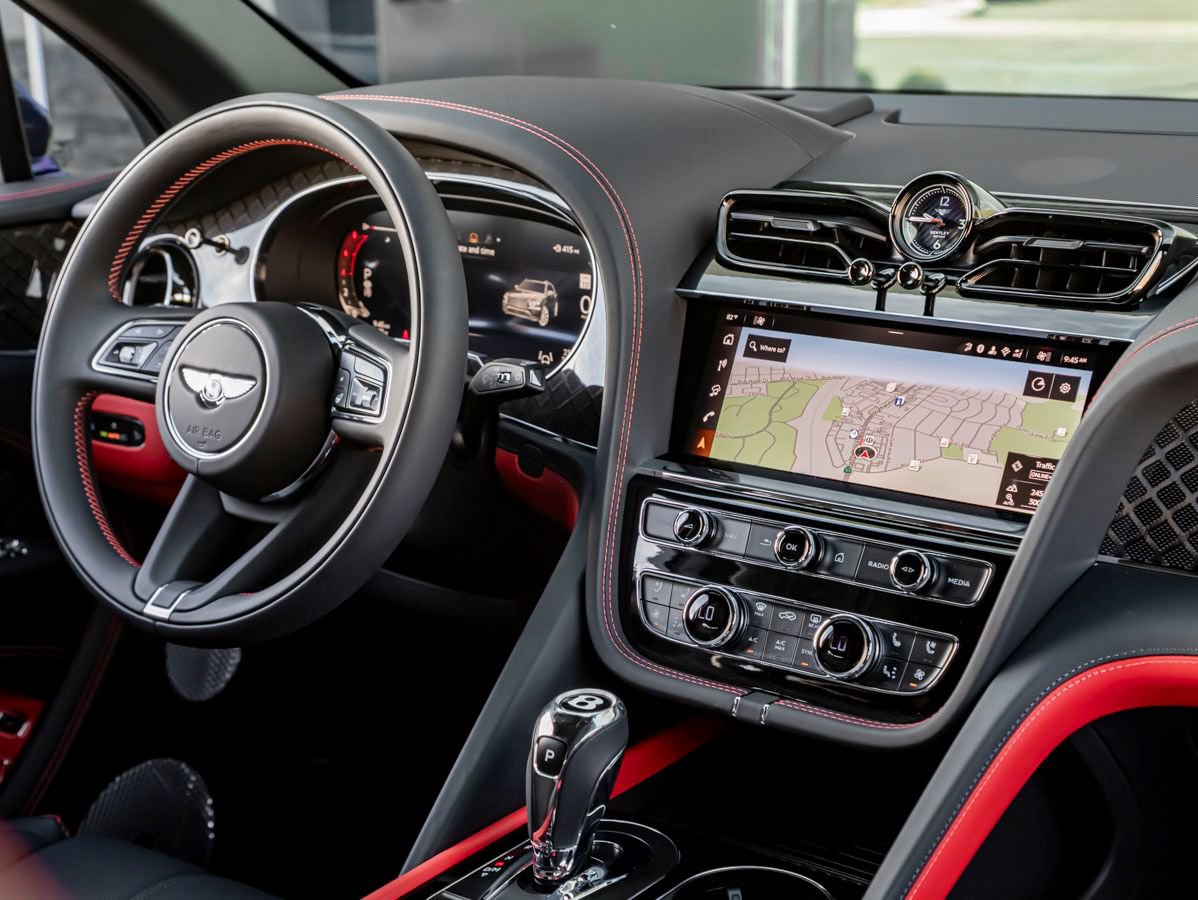 Certified 2025 Bentley Bentayga AWD/4WD image 40
