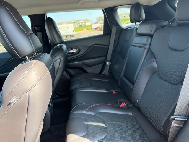 Used 2019 Jeep Cherokee Trailhawk AWD/4WD image 12