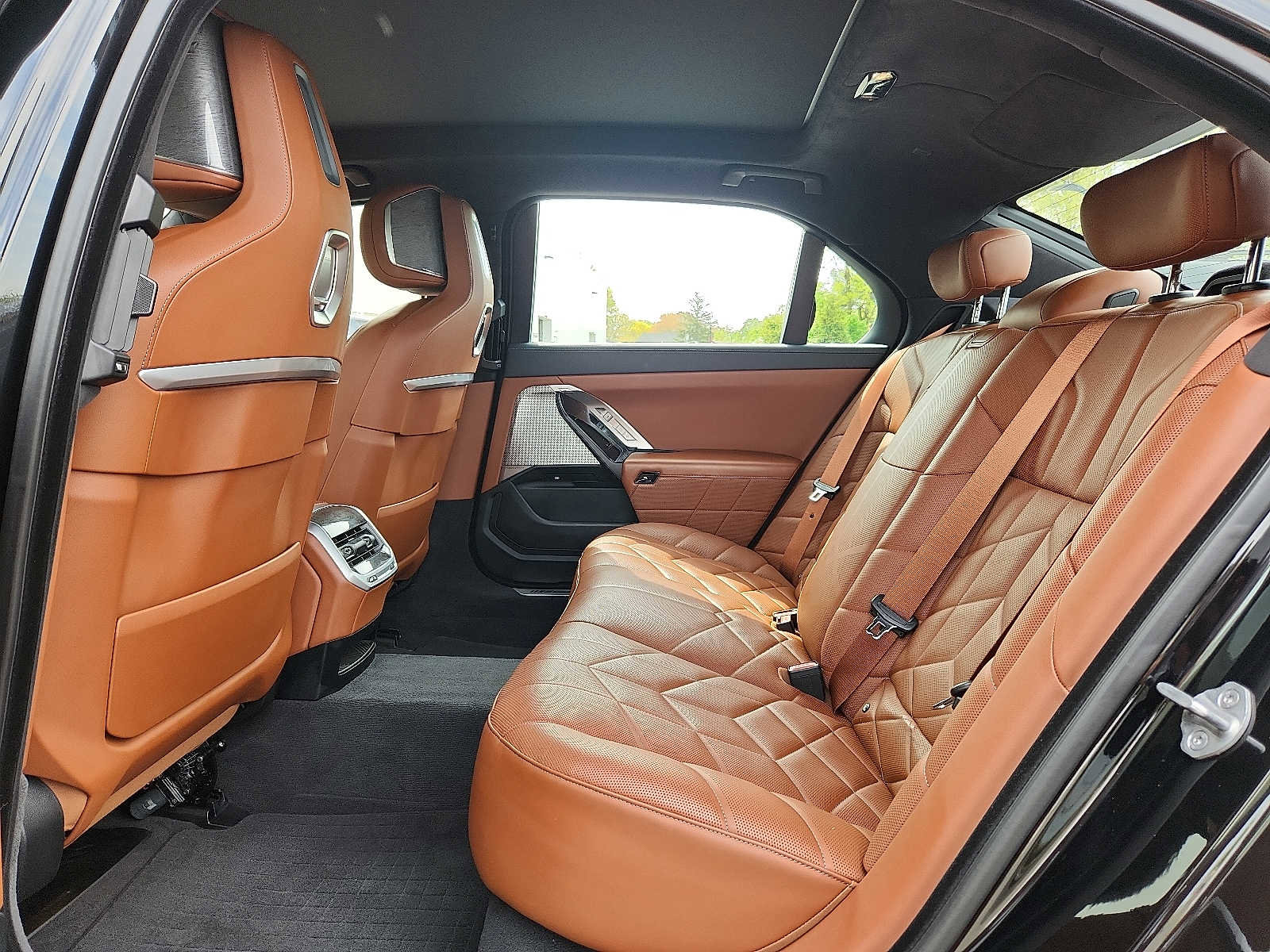 Certified 2024 BMW 760i xDrive w/ Executive Package AWD/4WD image 10