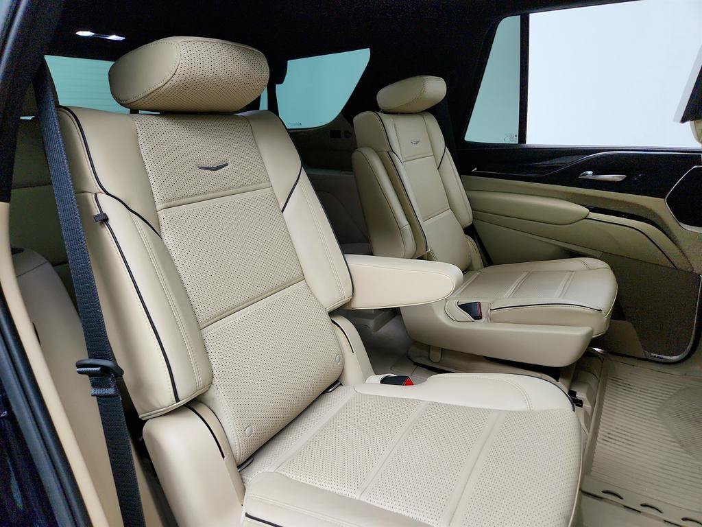 Used 2021 Cadillac Escalade Premium Luxury w/ Driver Assist Tech Package AWD/4WD image 32