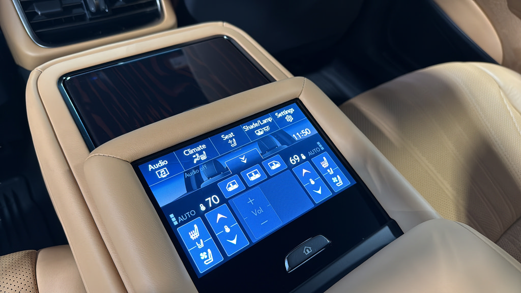 Used 2023 Lexus LS 500 AWD w/ Luxury Package image 19