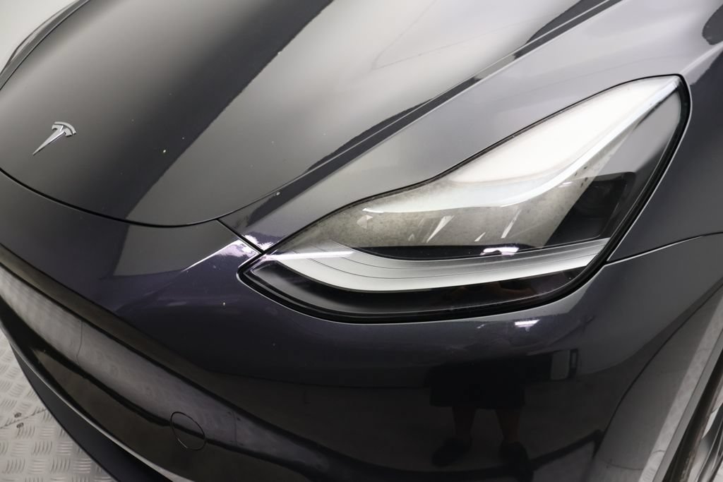 Used 2025 Tesla Model Y Long Range RWD image 3