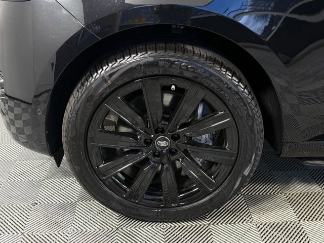 New 2025 Land Rover Range Rover SE image 15