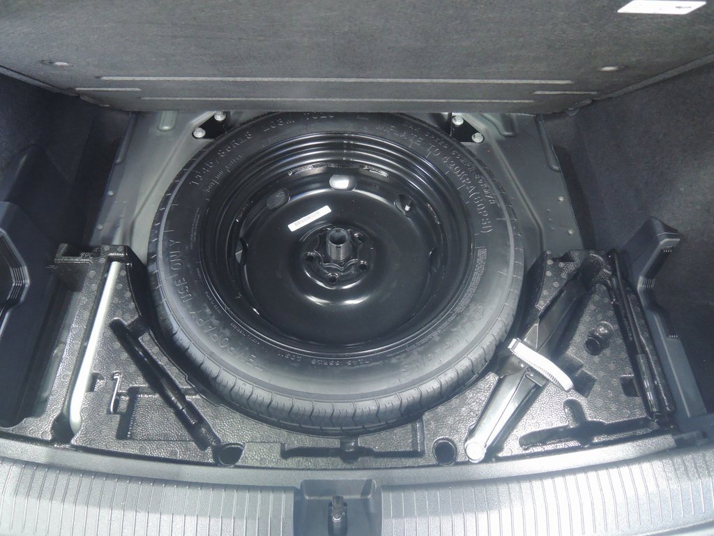 Used 2022 Volkswagen Tiguan SE image 33