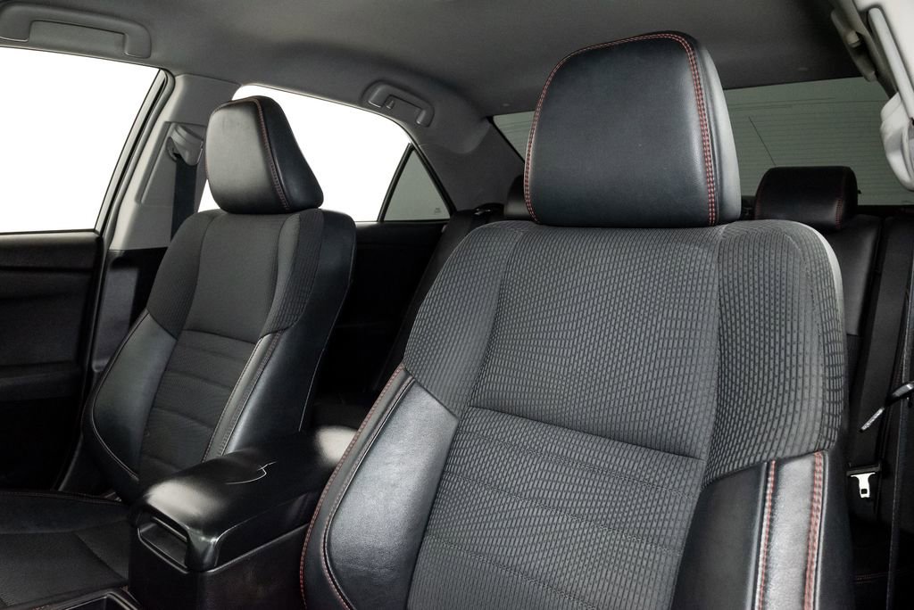 Used 2016 Toyota Camry SE image 9