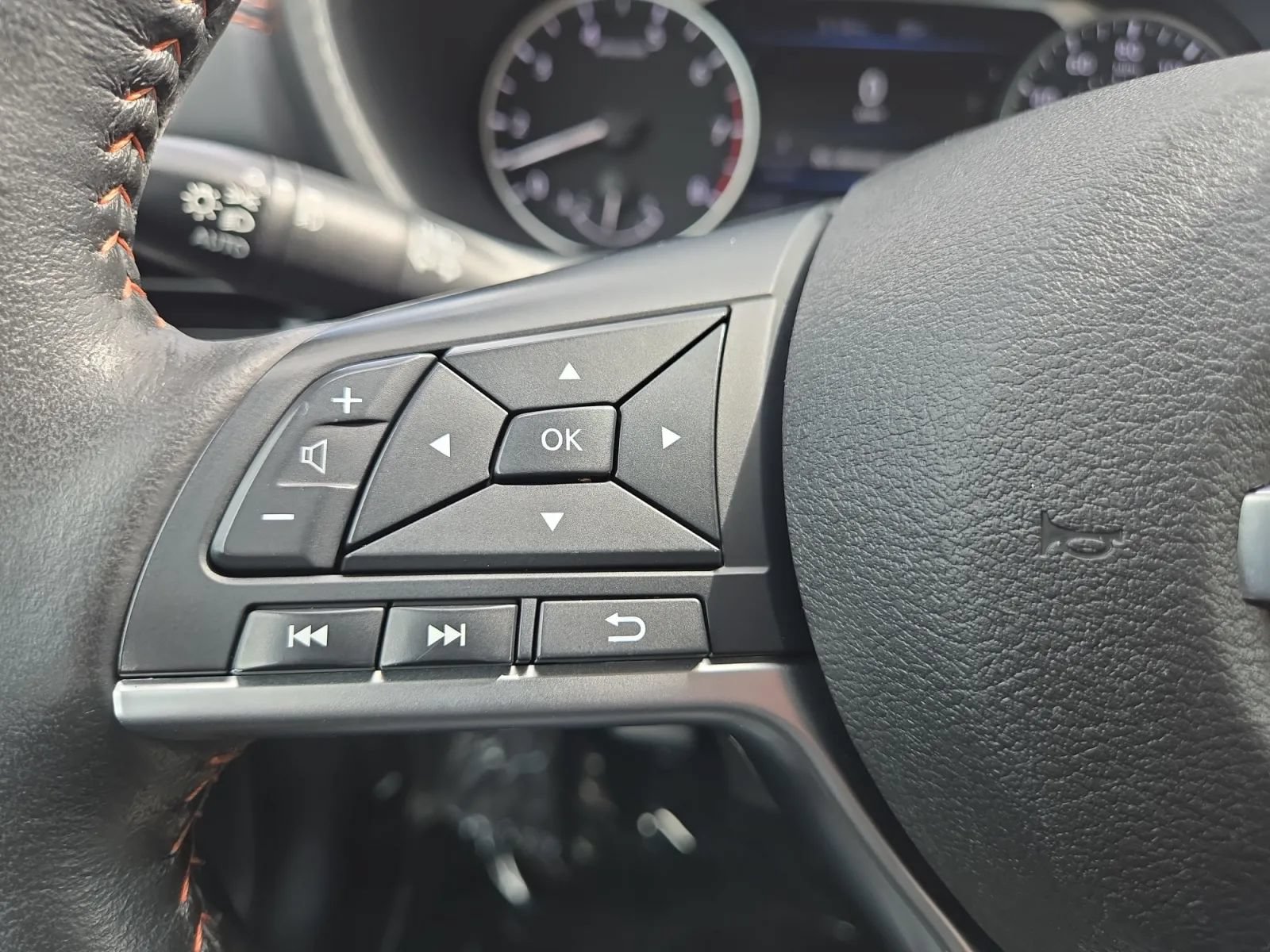Used 2023 Nissan Sentra SR w/ SR Premium Package FWD image 21