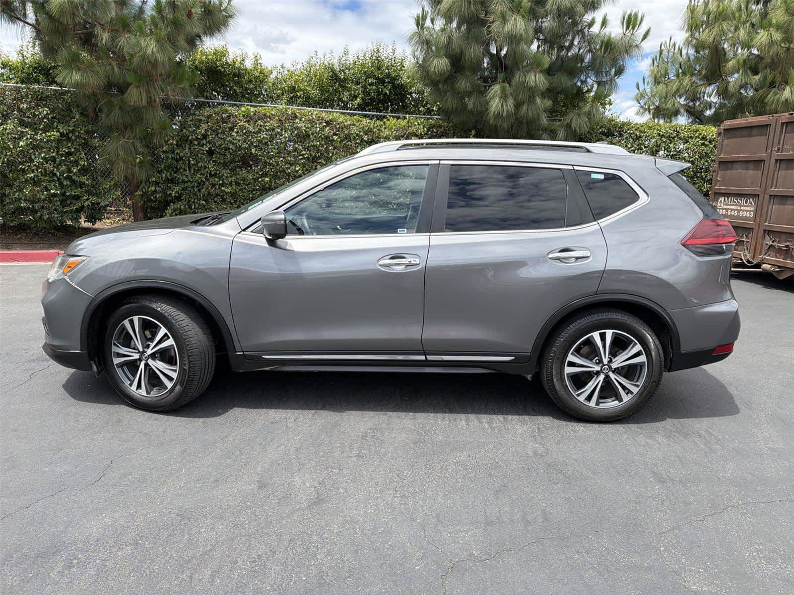 Used 2018 Nissan Rogue SL FWD image 3