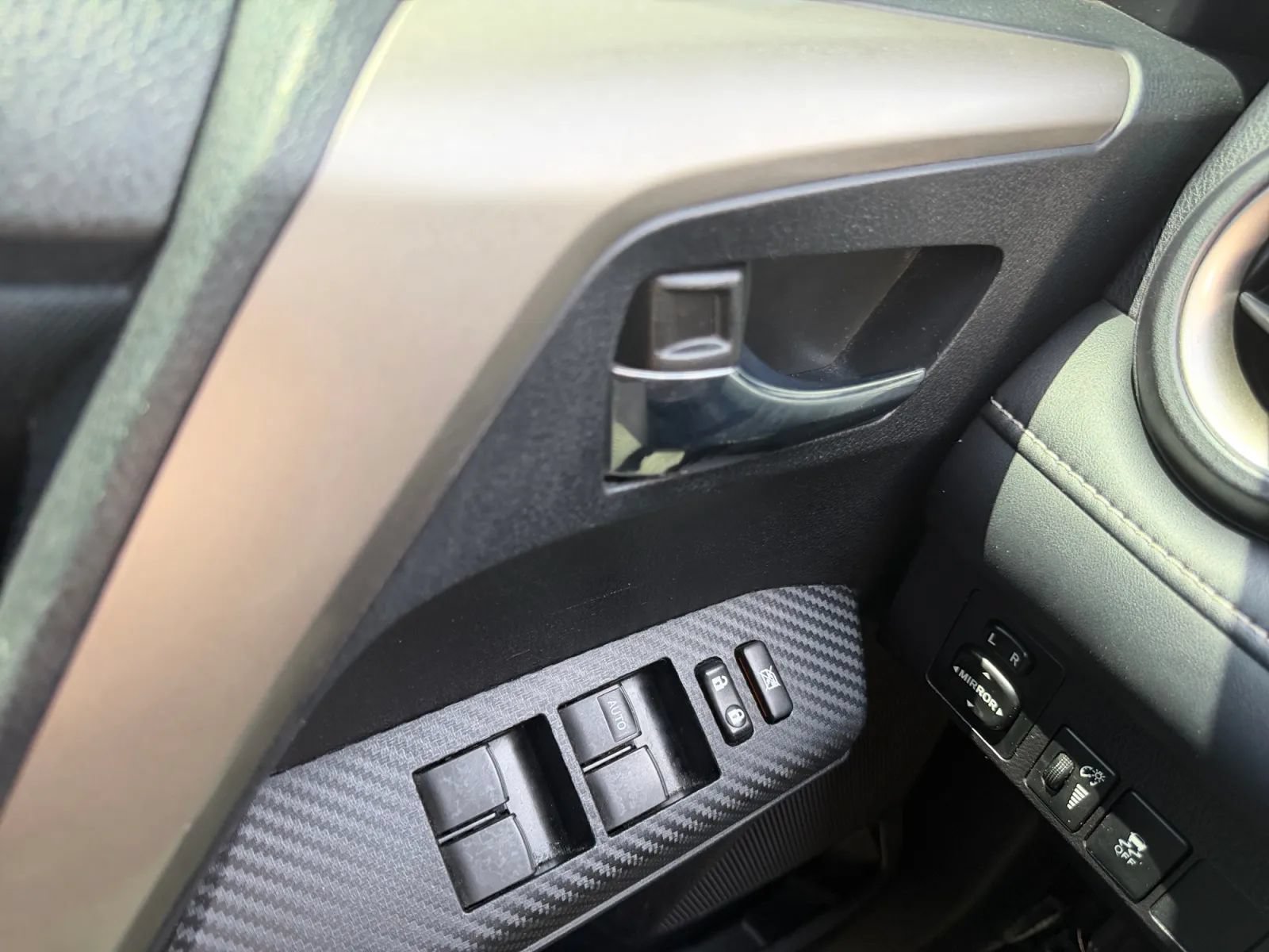 Used 2015 Toyota RAV4 XLE FWD image 17