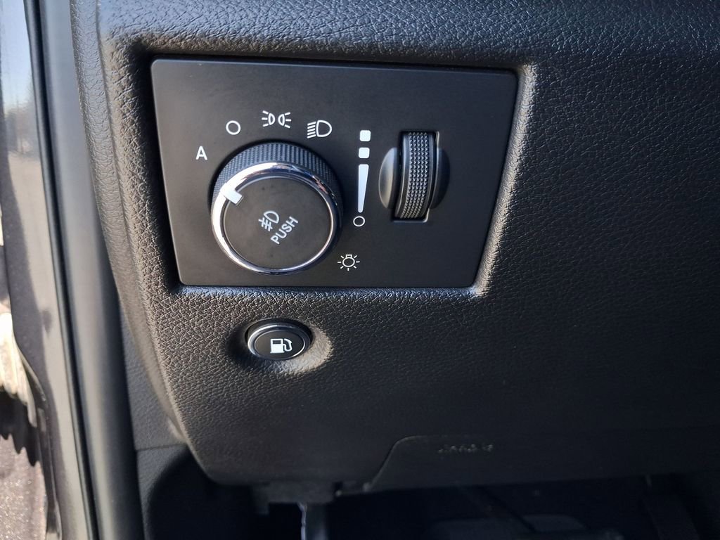 Used 2021 Jeep Grand Cherokee Laredo AWD/4WD image 15
