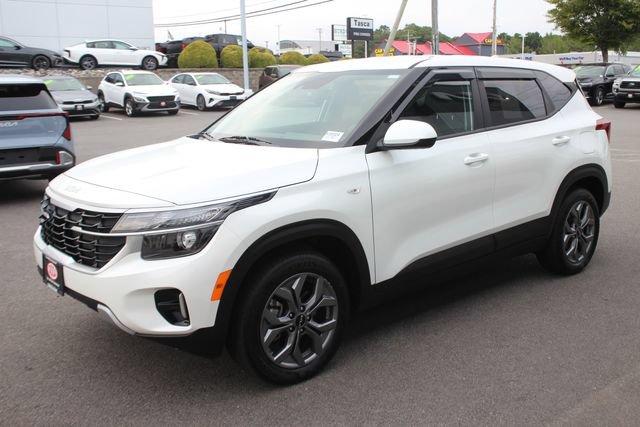 Used 2025 Kia Seltos LX AWD/4WD image 2