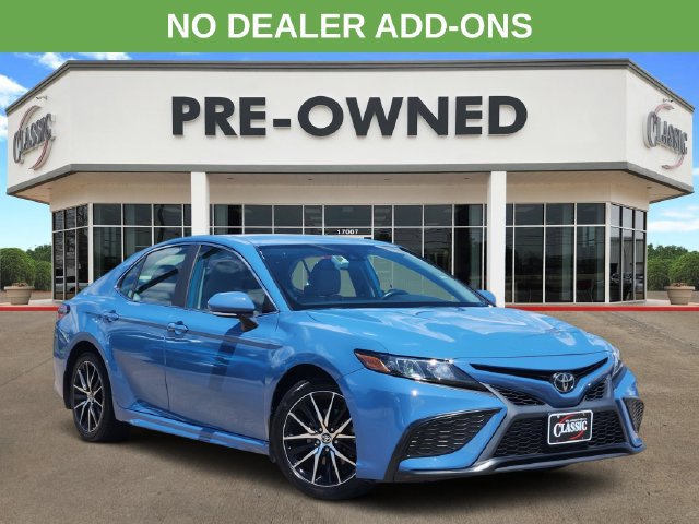 Used 2024 Toyota Camry SE FWD image 1