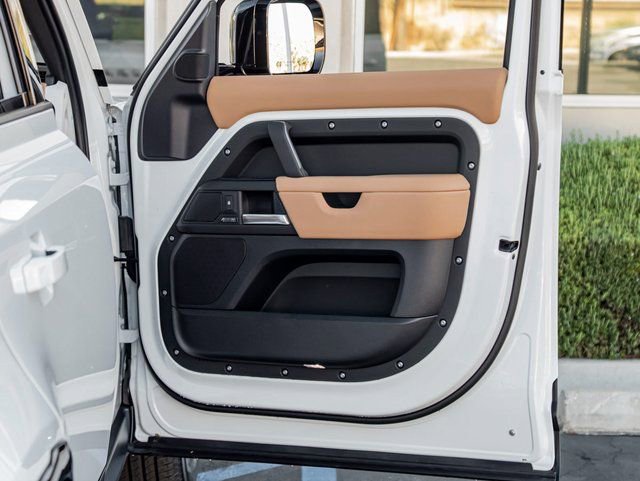 New 2026 Land Rover Defender 110 X-Dynamic SE image 26