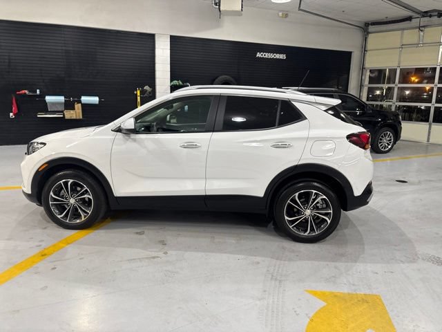 Used 2023 Buick Encore GX Select AWD/4WD image 5