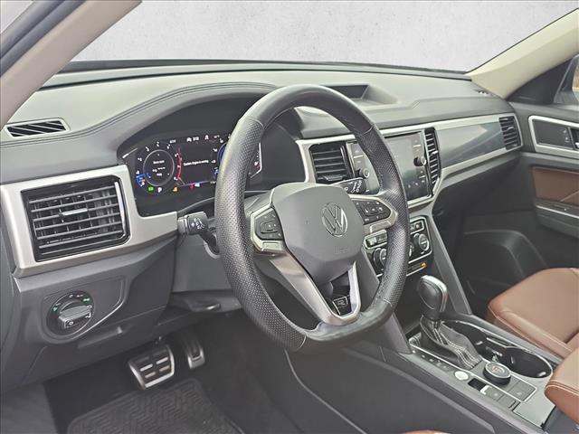 Used 2023 Volkswagen Atlas SEL R-Line image 9