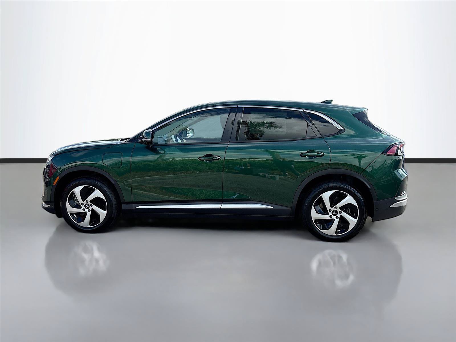 New 2025 VinFast VF 8 Eco AWD/4WD image 4