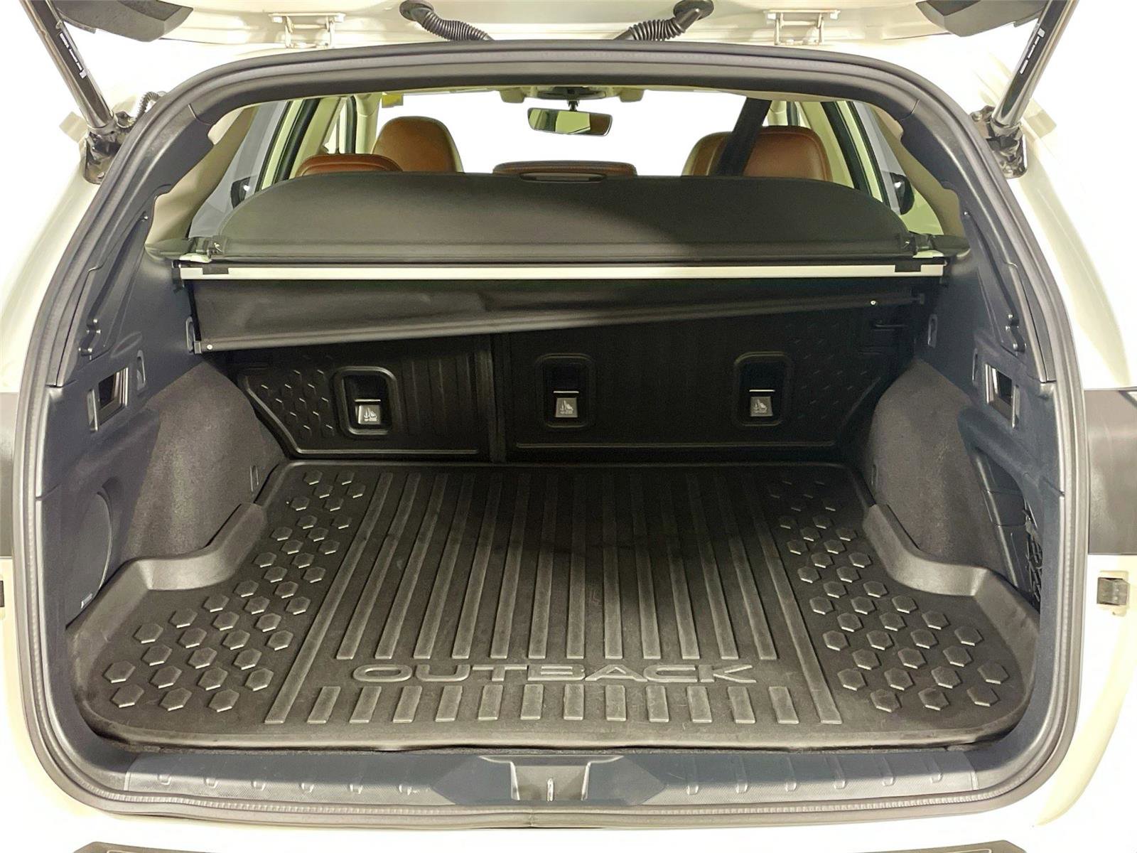 Used 2020 Subaru Outback Touring w/ Popular Package #2 image 26