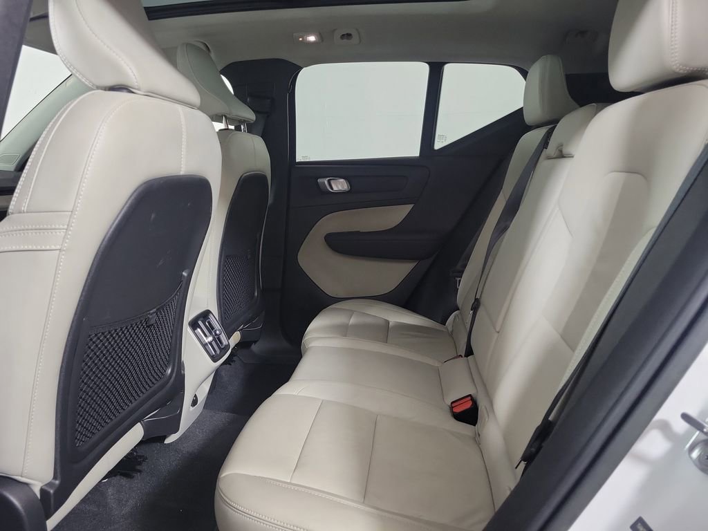 Used 2023 Volvo XC40 B4 Ultimate FWD image 23