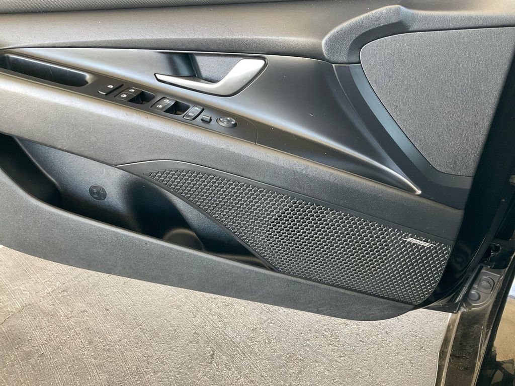 Used 2022 Hyundai Elantra SEL w/ Convenience + Premium Package image 13