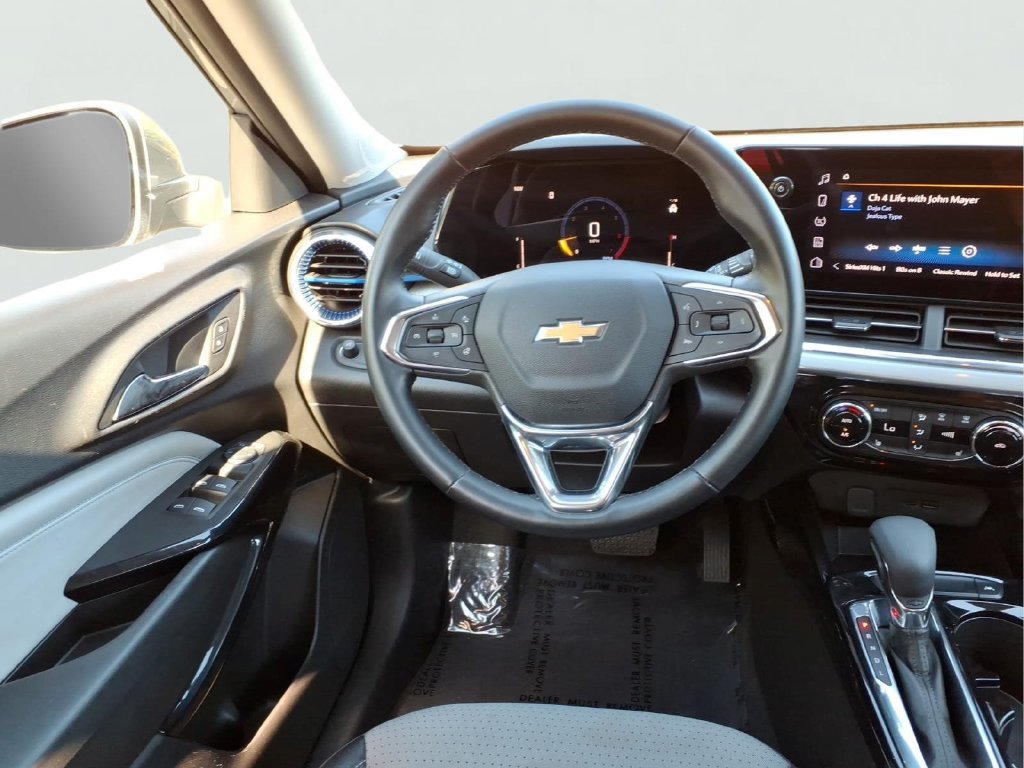 Certified 2025 Chevrolet Trax LT w/ LT Convenience Package FWD image 23